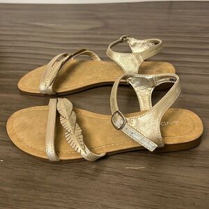 GOLD SANDALS ANDIAMO BRAND SIZE 7.5 W